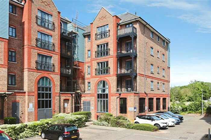 2 Bedroom Flat For Sale In Cannons Wharf, Tonbridge, Kent, TN9