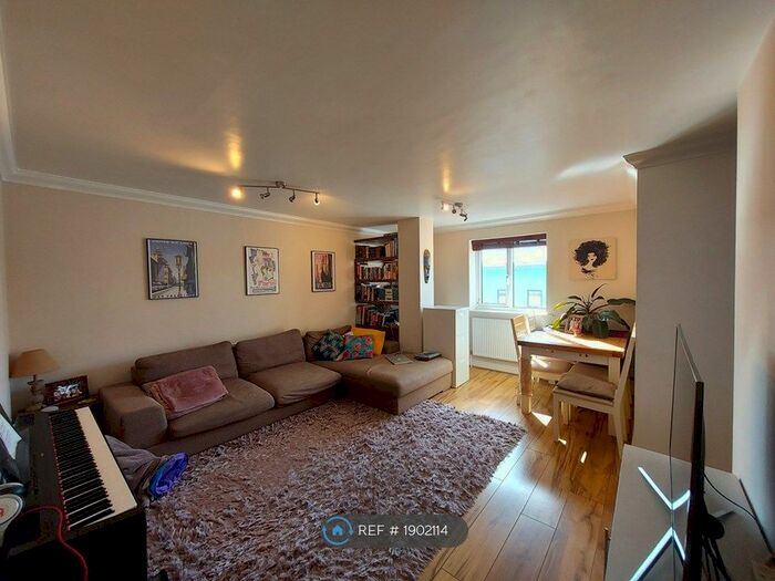 2 Bedroom Flat To Rent In Pier Road, Erith, DA8