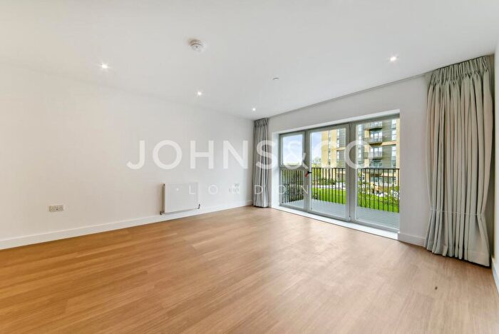 2 Bedroom Apartment To Rent In Flagstaff Road, Bankside Gardens, Reading, RG2