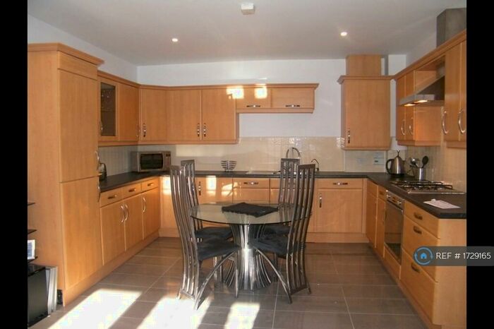2 Bedroom Flat To Rent In Bonhay Road, Exeter, EX4