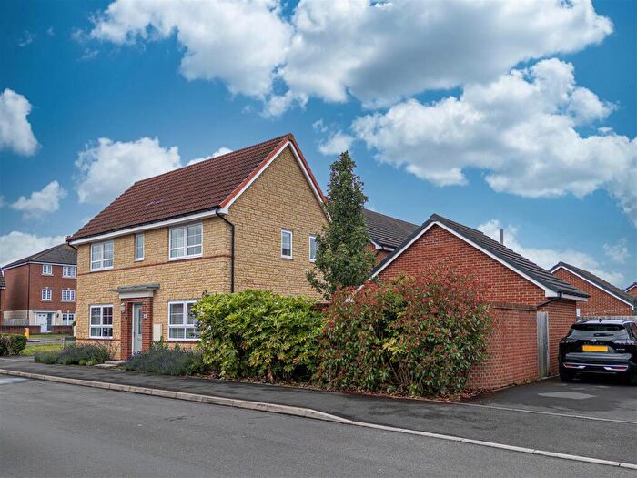3 Bedroom Detached House For Sale In Gladstone Road, Melksham, SN12