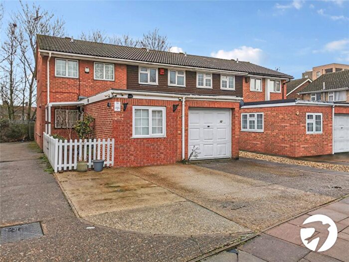 3 Bedroom Semi-Detached House To Rent In Guild Road, Erith, DA8