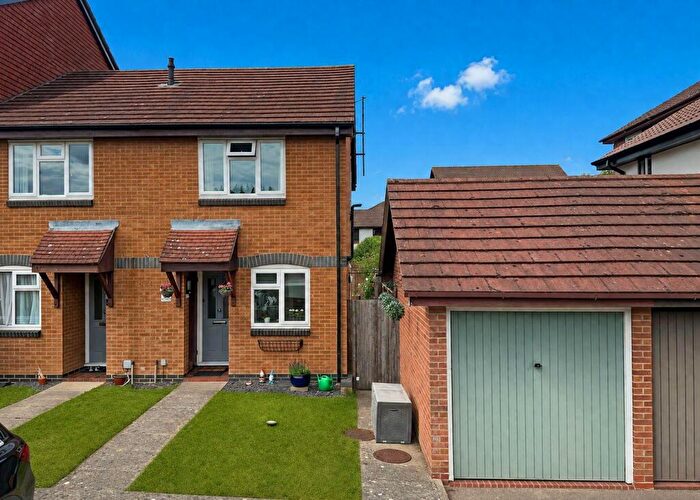 2 Bedroom End Of Terrace House For Sale In Wordsworth Mead, Redhill, RH1