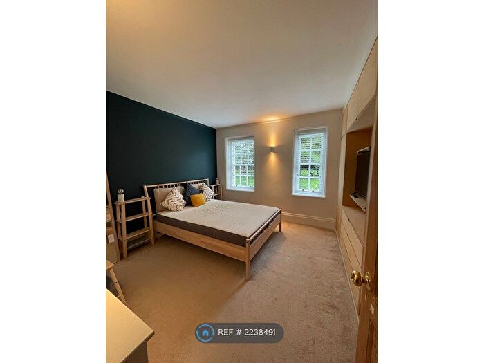 2 Bedroom Flat To Rent In Metcalfe House, London, SW8