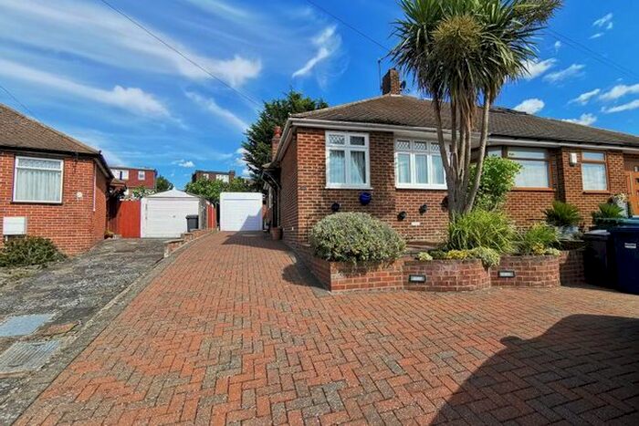 2 Bedroom Property To Rent In Hamilton Close, Cockfosters, Barnet, EN4