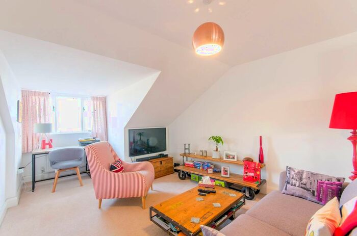2 Bedroom Maisonette To Rent In Shernhall Street, Walthamstow Village, London, E17