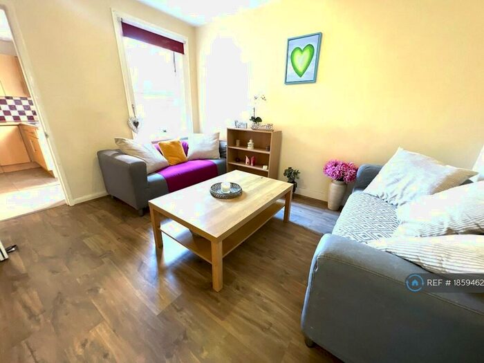 4 Bedroom Terraced House To Rent In Grange Avenue, Reading, RG6