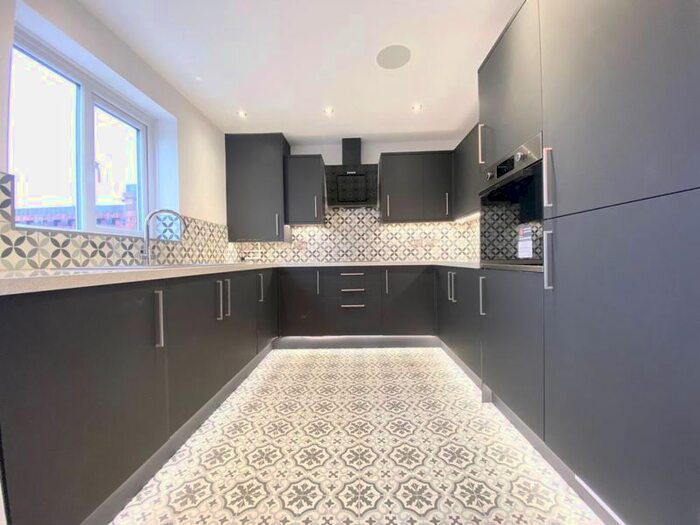 3 Bedroom Property To Rent In Oxford Road, Runcorn, WA7