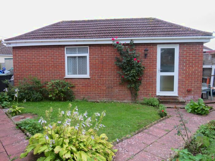 1 Bedroom Studio To Rent In Chaucer Close, Canterbury, CT1