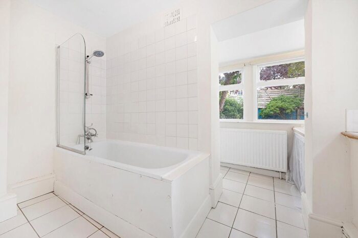1 Bedroom Flat For Sale In Brading Road, SW2