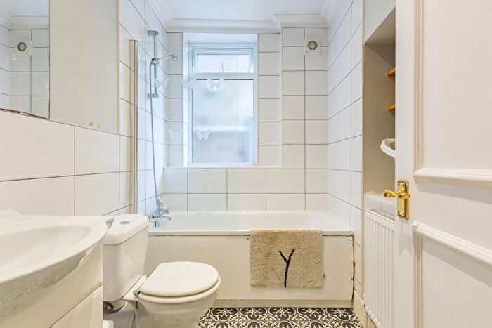 3 Bedroom Flat To Rent In Ridge Road, London, , Crouch End, London, N8