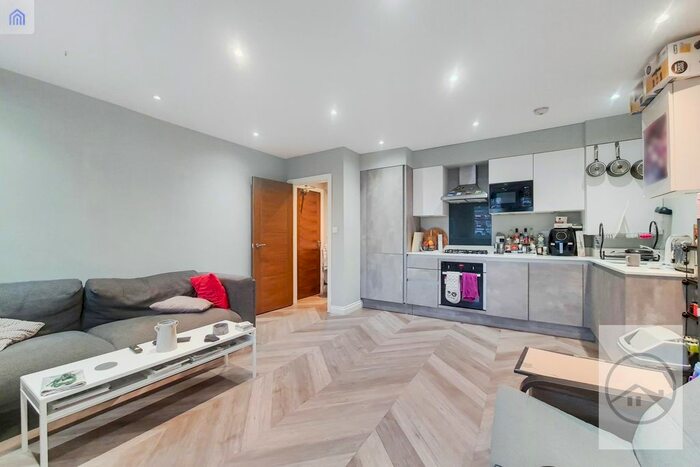 3 Bedroom Flat To Rent In Thurlow Park Road, Dulwich, SE21