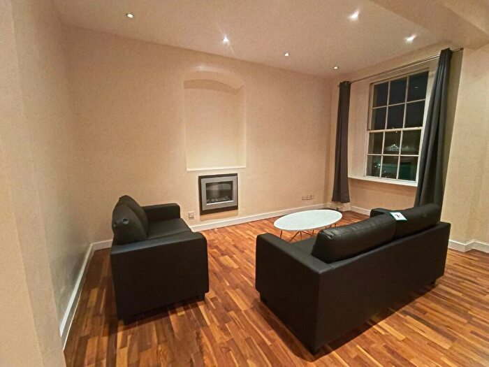 3 Bedroom Flat To Rent In Redcliffe Parade West, Bristol, [Ref: KhpLlt], BS1