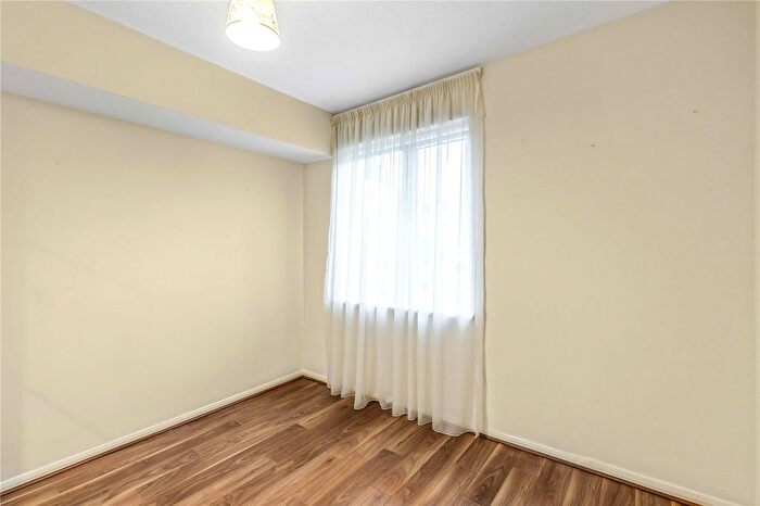 1 Bedroom Flat To Rent In Veronica Gardens, London, SW16