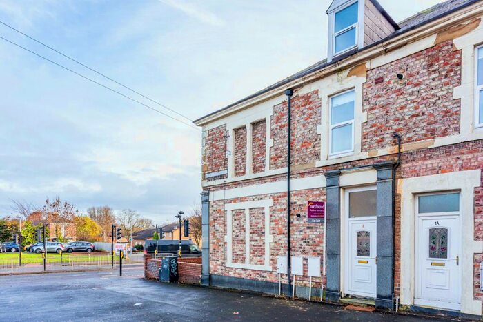 3 Bedroom Maisonette To Rent In Whitehall Road, Gateshead, NE8