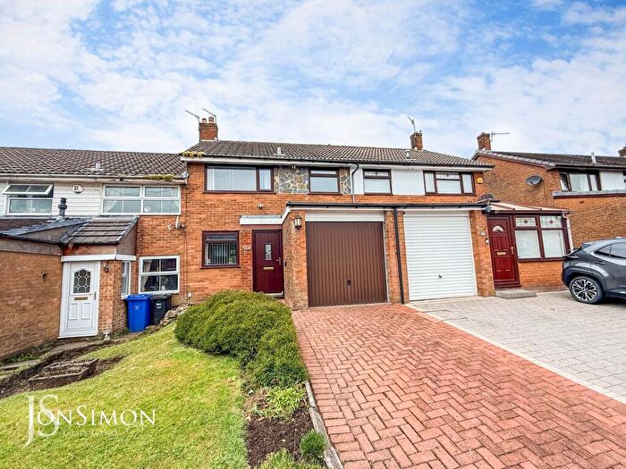 3 Bedroom Town House For Sale In Earl Road, Ramsbottom, Bury, BL0