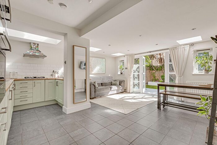 1 Bedroom Flat To Rent In Comyn Road, Clapham Junction, SW11