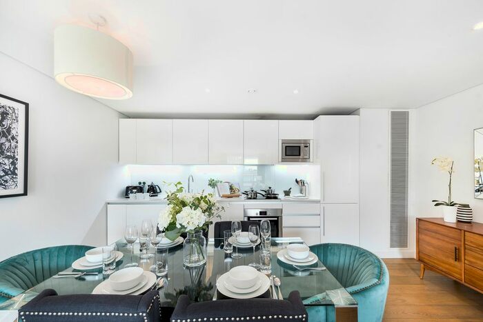 3 Bedroom Town House To Rent In Merchant Square West, London, W2