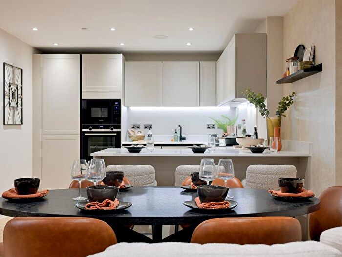 2 Bedroom Flat For Sale In College Road, Clifton, BS8