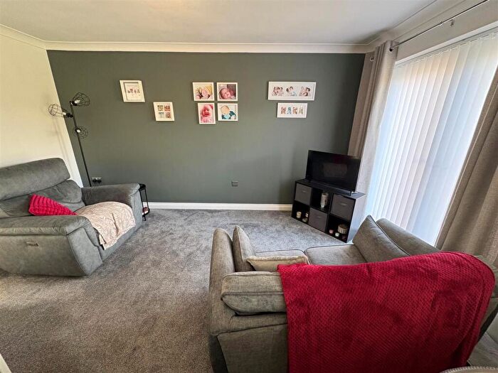 2 Bedroom Detached Bungalow For Sale In Plumpton Gardens, Wrose, Bradford, BD2