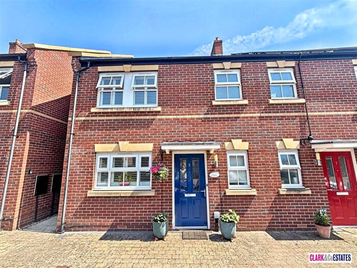 3 Bedroom End Terrace House For Sale In Gate Reach, Exeter, EX2