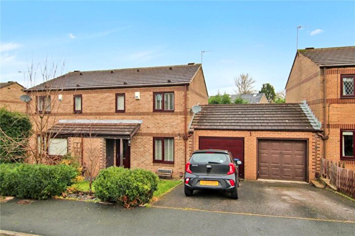 3 Bedroom Semi Detached House For Sale In Sycamore Grove, Eastburn, BD20