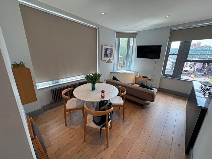 1 Bedroom Flat To Rent In Cambridge Heath Road, London, E2