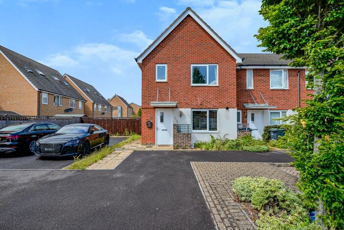 3 Bedroom End Of Terrace House To Rent In Lizard Close, Gosport, Hampshire, PO13