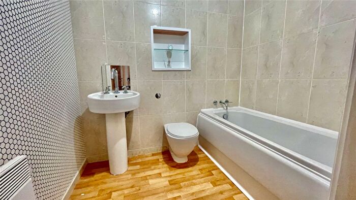 2 Bedroom Flat For Sale In Worsdell Drive, Gateshead, Tyne And Wear, NE8
