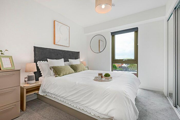 2 Bedroom Apartment To Rent In Emporium House West, Weldale Street, Reading, Berkshire, RG1