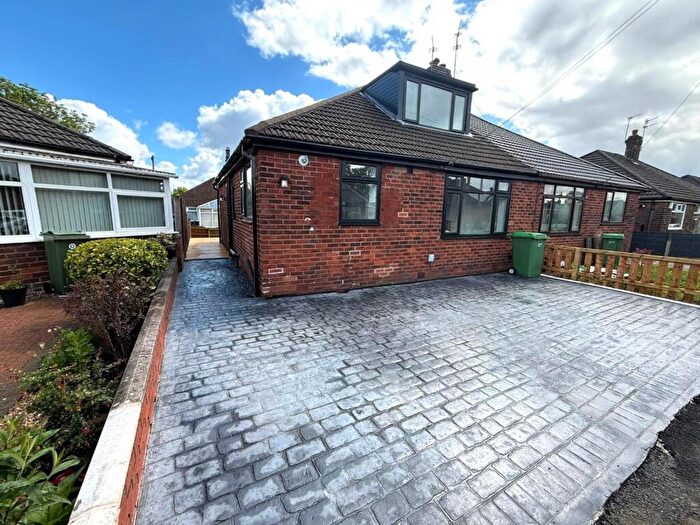 2 Bedroom Semi-Detached Bungalow For Sale In Teasdale Close, Chadderton, Oldham, OL9