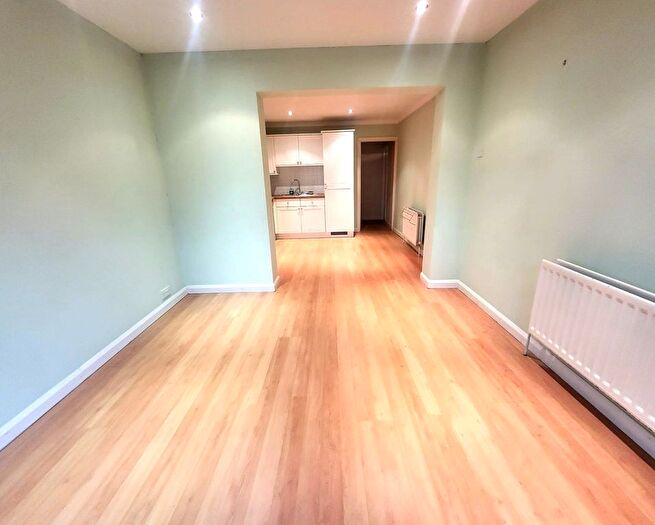 4 Bedroom Bungalow To Rent In St. Margarets Avenue, Uxbridge, UB8