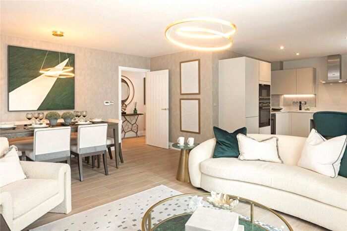 2 Bedroom Apartment For Sale In Vanguard Place, Weybridge, KT13