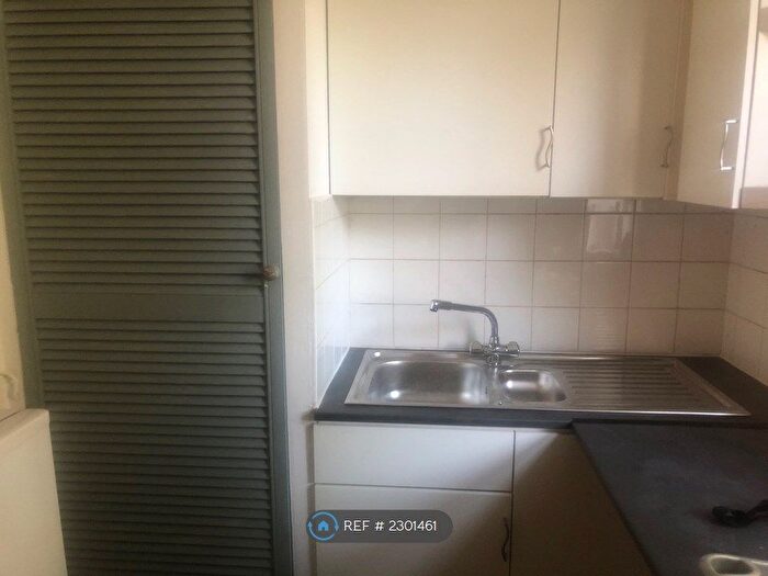 1 Bedroom Flat To Rent In Gladstone Road, Watford, WD17