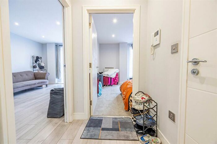 1 Bedroom Apartment For Sale In Victoria Avenue, Southend-on-Sea, SS2