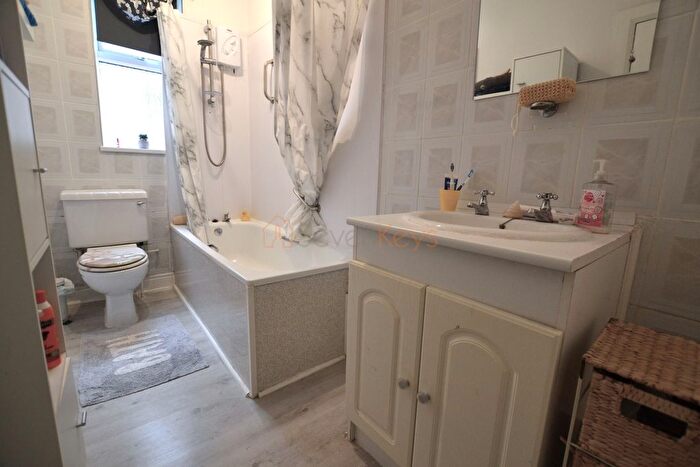 2 Bedroom Flat For Sale In Newton Street, Dunston, Gateshead, Tyne And Wear, NE11