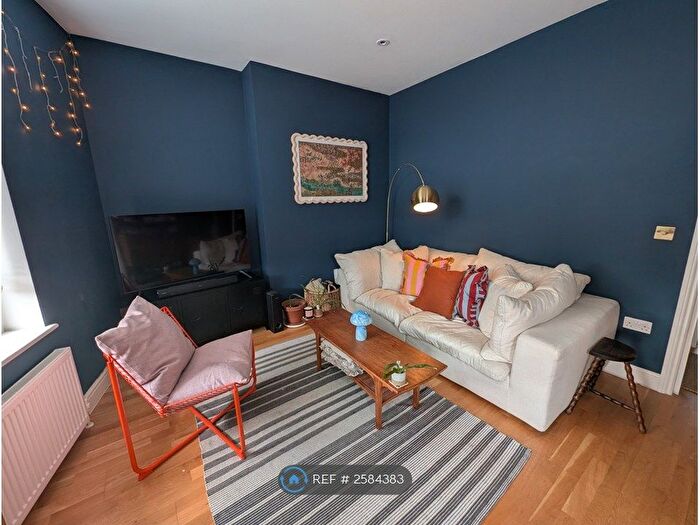 2 Bedroom Flat To Rent In Bedford Hill, London, SW12