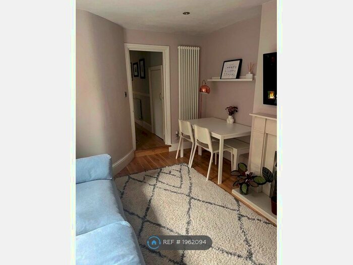 2 Bedroom Flat To Rent In Brading Road, London, SW2