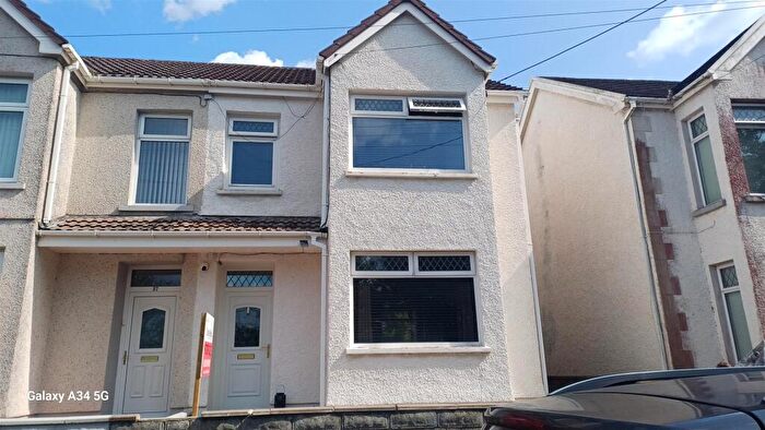 3 Bedroom Semi-Detached House For Sale In Bethesda Road, Tumble, Llanelli, SA14
