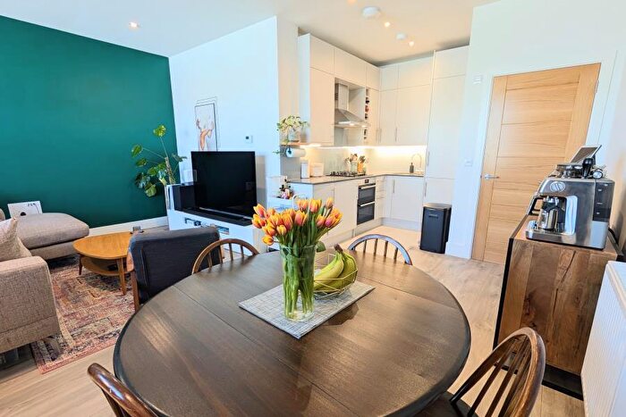 1 Bedroom Flat To Rent In Woking, Surrey, GU22