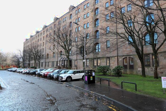 3 Bedroom Flat To Rent In Bell Street, Glasgow, G4