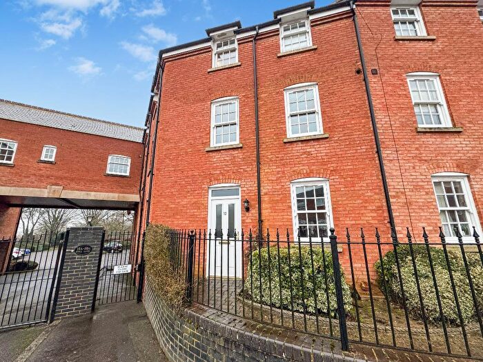 2 Bedroom Flat For Sale In Well Lane, Rothwell, NN14