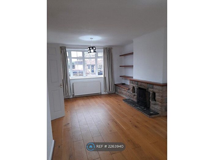 4 Bedroom Semi-Detached House To Rent In Toton, Nottingham, NG9