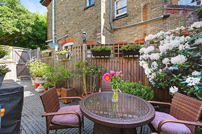 3 Bedroom End Terrace House For Sale In Green Lane, Stanmore, HA7