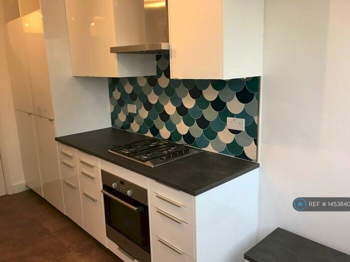 3 Bedroom Flat To Rent In Blenheim Road, Barnet, EN5