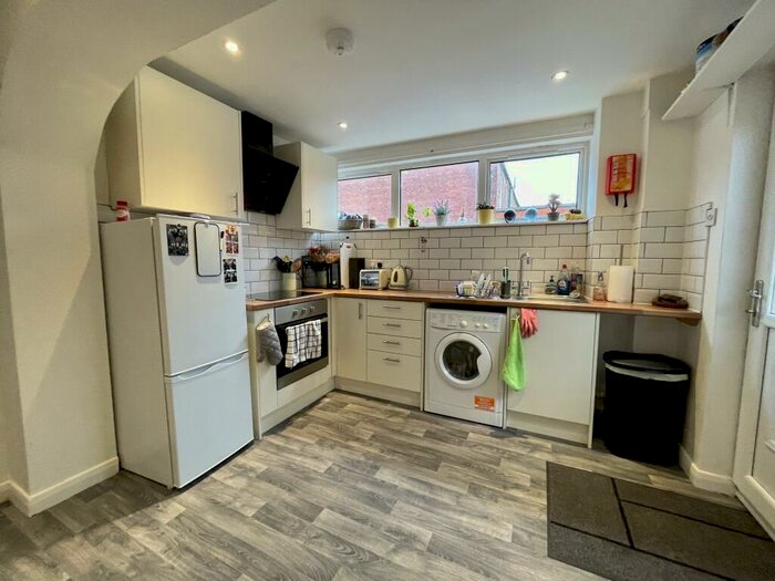 2 Bedroom Flat To Rent In Cross Street, Lincoln, LN5