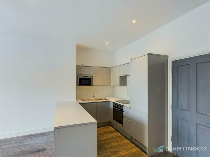 2 Bedroom Flat For Sale In Clifton Drive North, Lytham St Annes, FY8