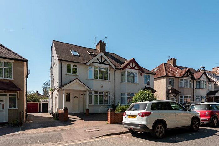 2 Bedroom Flat To Rent In Buckingham Road, Edgware, HA8