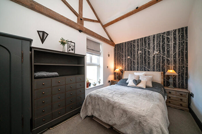 2 Bedroom Barn Conversion For Sale In Main Road North, Dagnall, Berkhamsted, HP4
