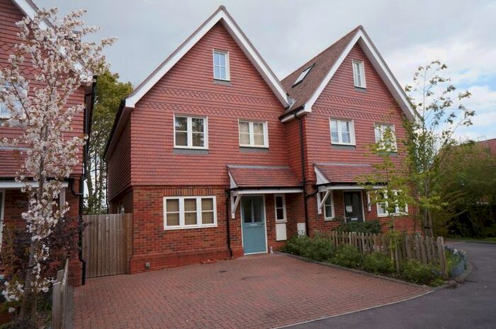 4 Bedroom Semi-Detached House To Rent In London Road, Holybourne, Alton, GU34